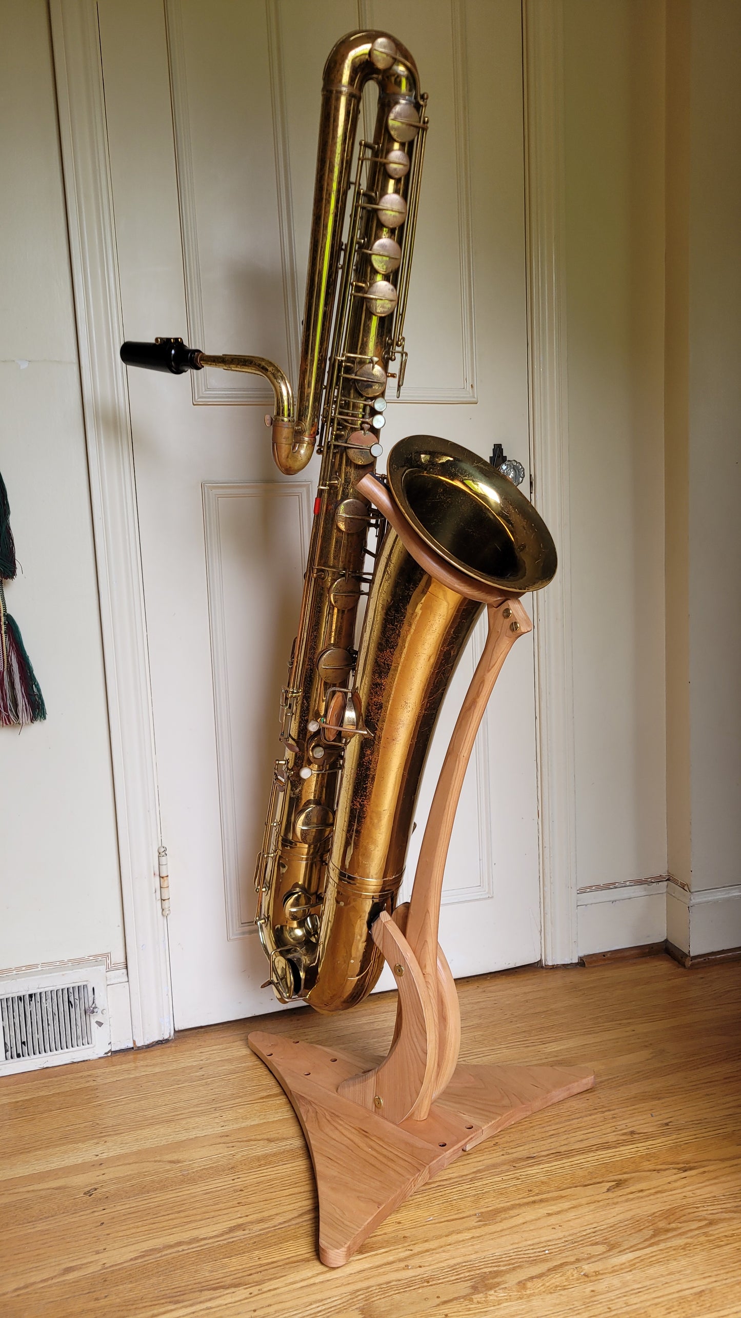 Saxophone Stand in Solid Wood