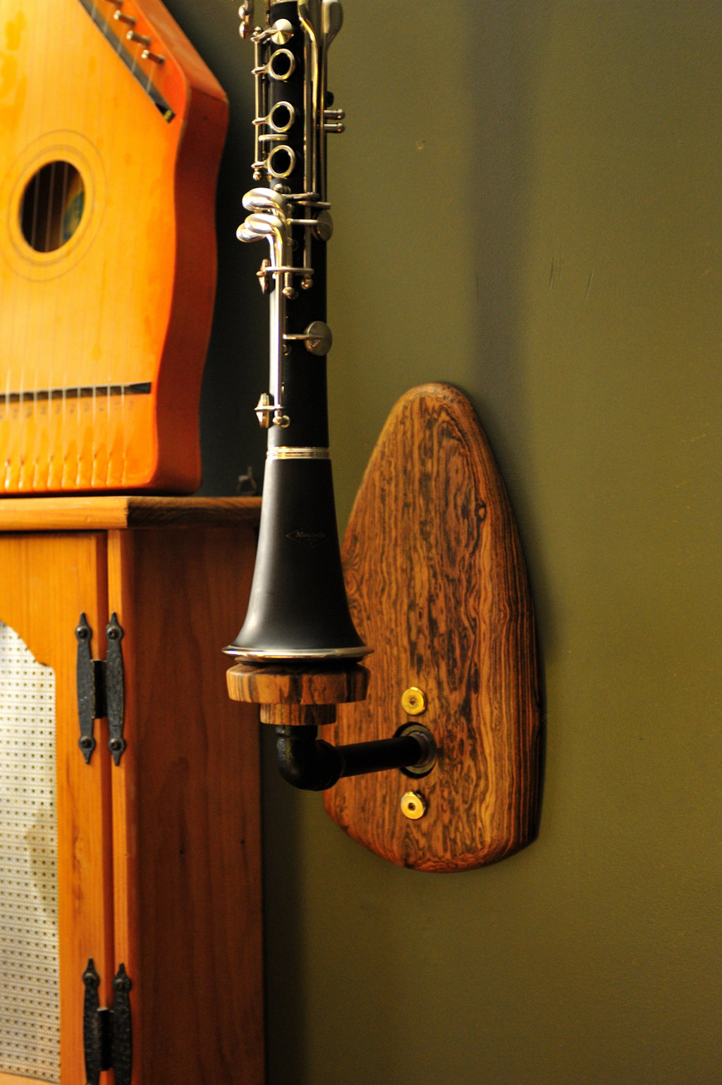 Carinet Stand Wall Mounted B-flat Clarinet Stand – Wood & Winds