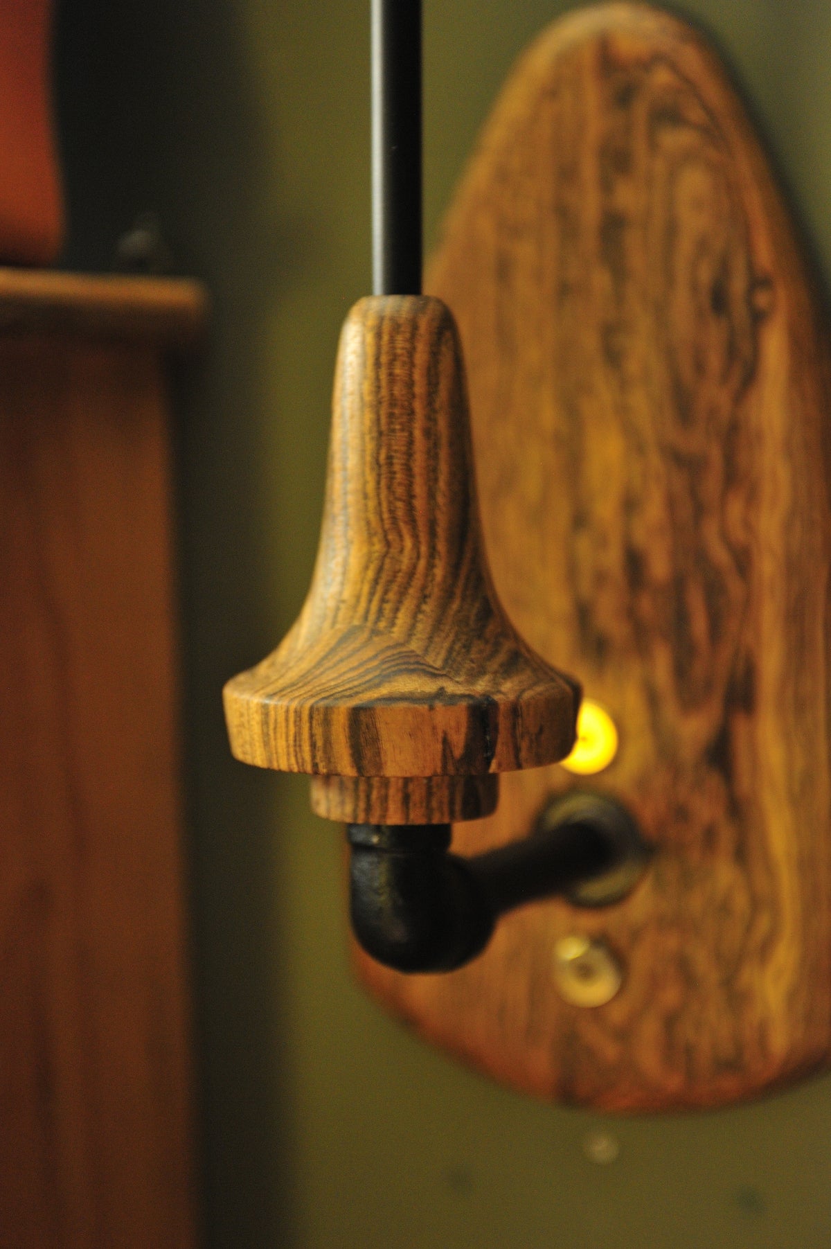 Carinet Stand Wall Mounted B-flat Clarinet Stand – Wood & Winds