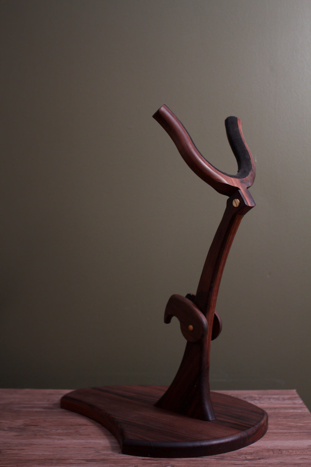 Saxophone Stand in Solid Wood